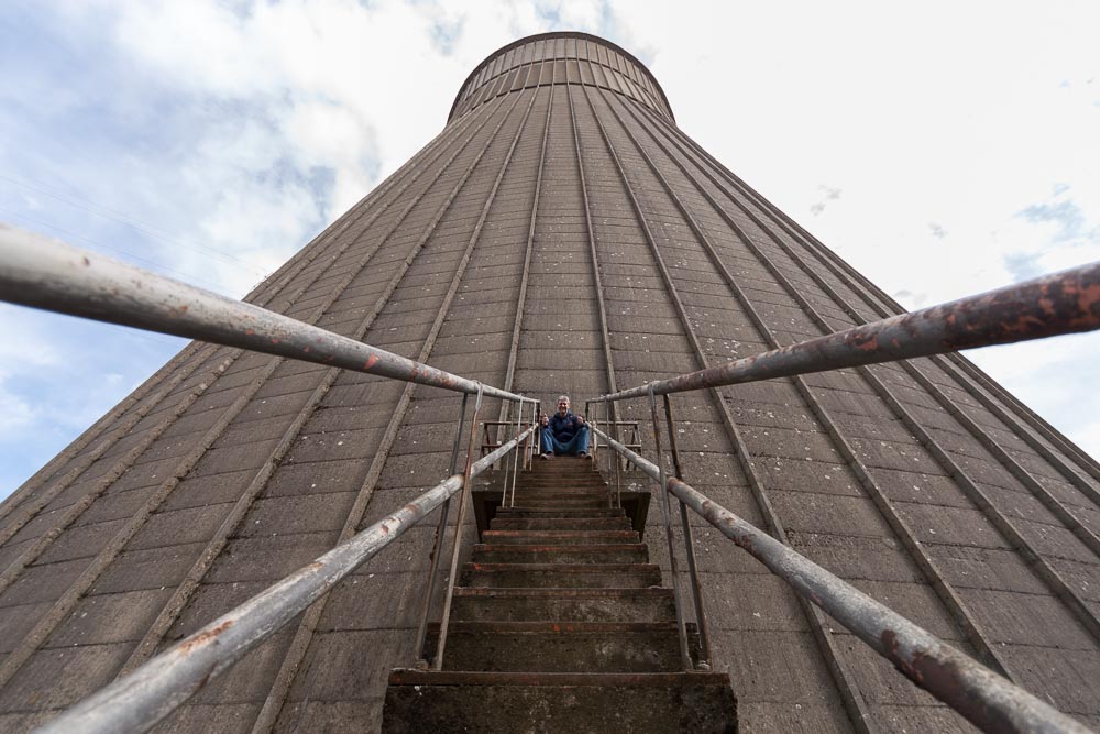 de trap naar de bovenkant van de urbex locatie cooling tower IM,
            een koeltoren van 57 meter hoog